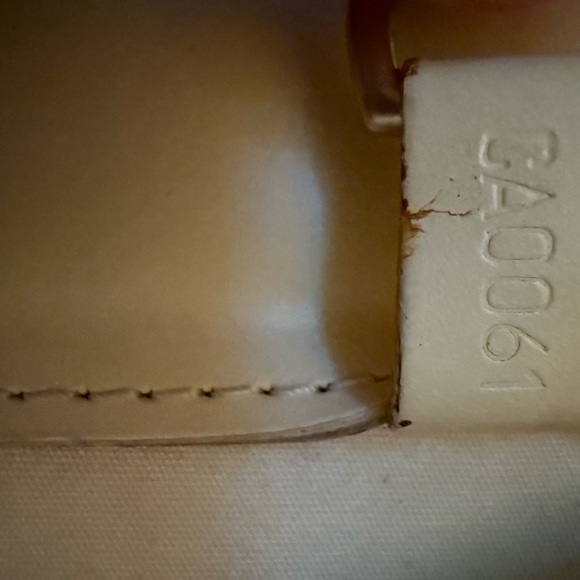 LOUIS VUITTON Epi Croisette PM Tote Bag 👉🏻hard to find color VANILLA👈🏻Auth. - Picture 4 of 7